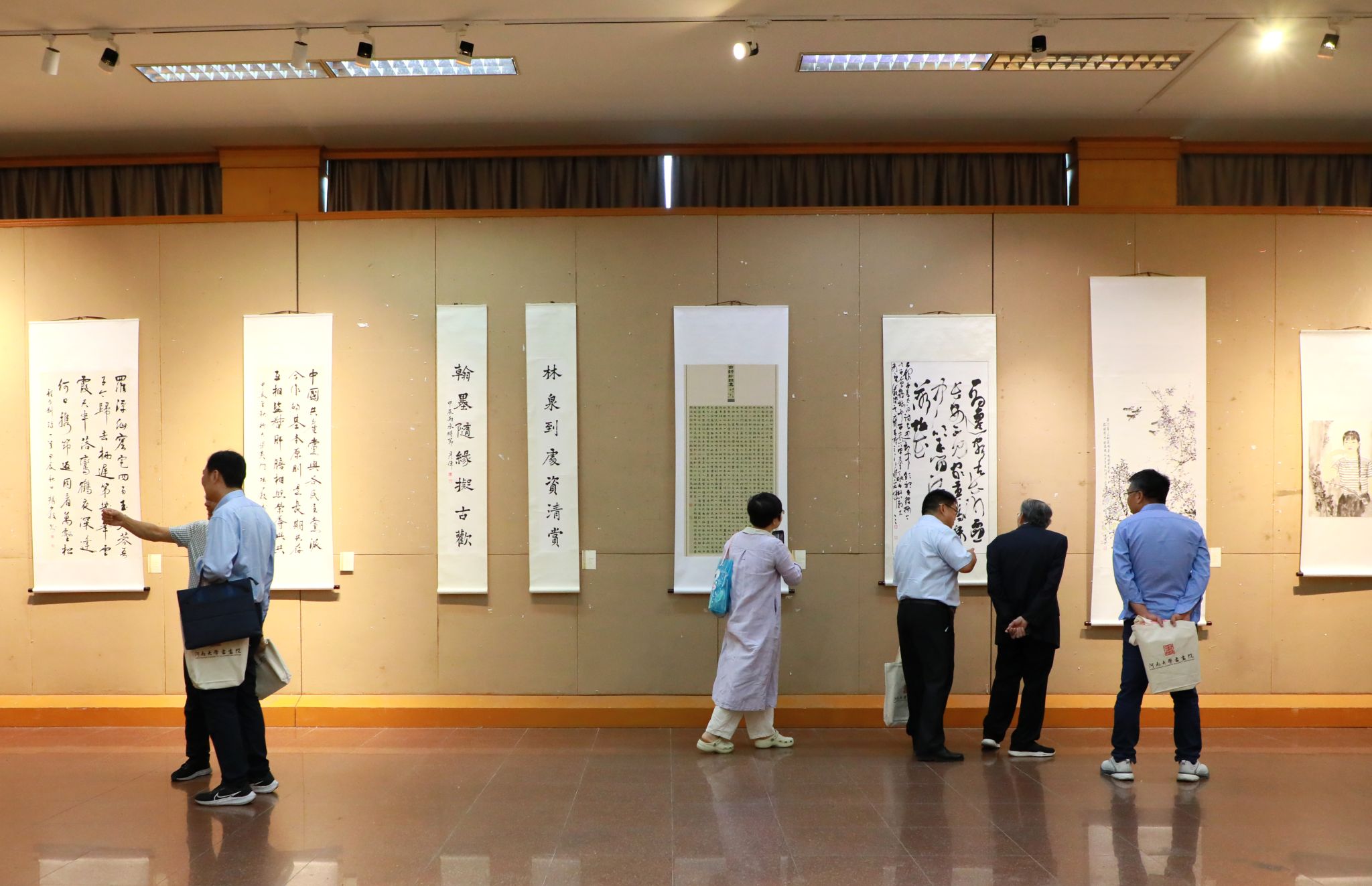 皇冠体育官方网站