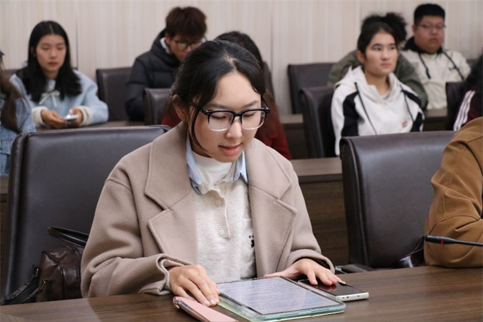 皇冠体育官方网站